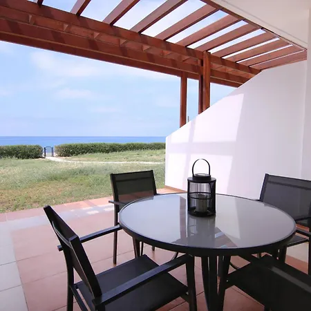 Phaedrus Living: Beachfront Spiaggia