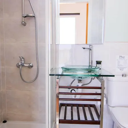 Phaedrus Living: Beachfront Spiaggia