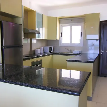 Phaedrus Living: Beachfront Spiaggia Kato Yialia